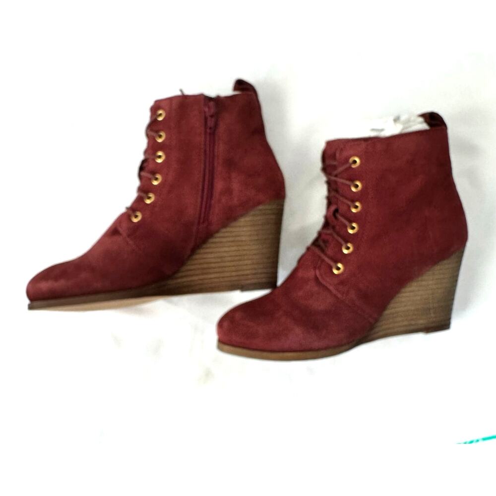 Diba Blake Suede Booties Burgundy Ankle Boot Lace Up Wedges Size 7.5 NWOB